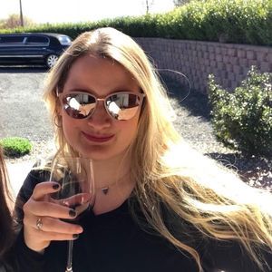 Meet your Posher, Lisa